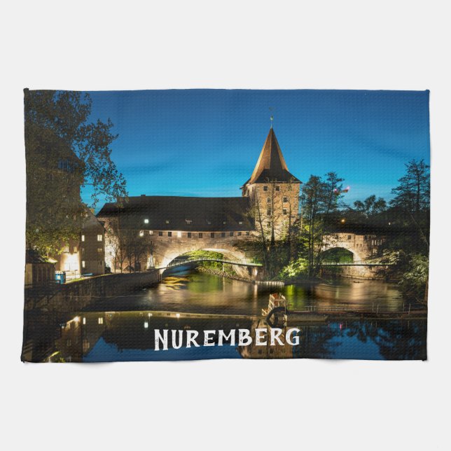 Linge De Cuisine Vieux pont médiéval la nuit à Nuremberg (Horizontal)