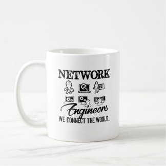 L'ingénieur de réseau relient la tasse du monde