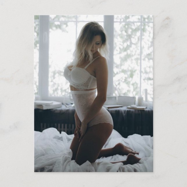 Lingerie blanche Magnifique Blonde photo carte pos (Devant)