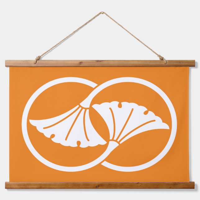 Linked ginkgo leaf circles hanging tapestry (Front)
