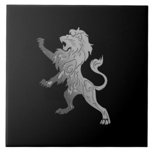 Lion royal argent sur carreau de céramique noir