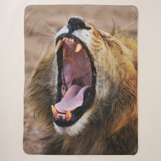 LION YAWN SHERPA BLANKET (Front)