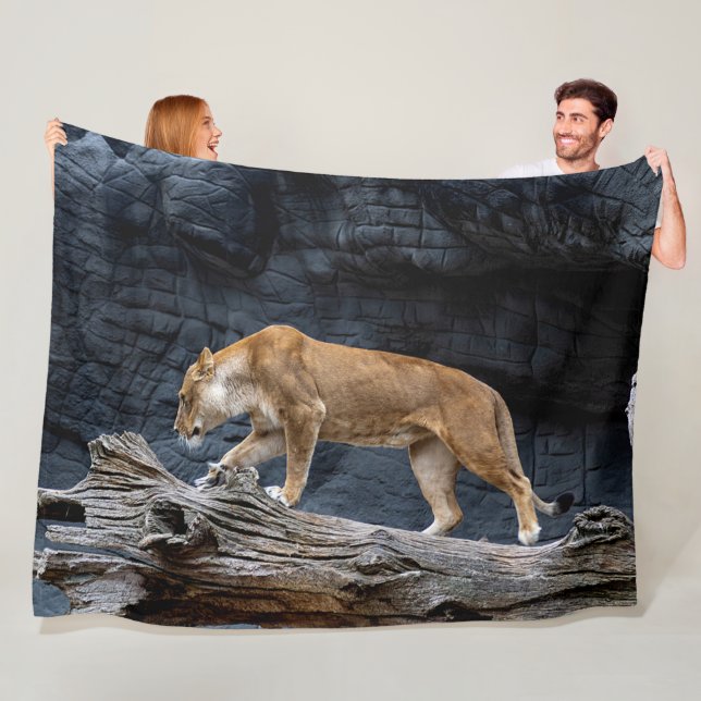 LIONESS FLEECE BLANKET (In Situ)