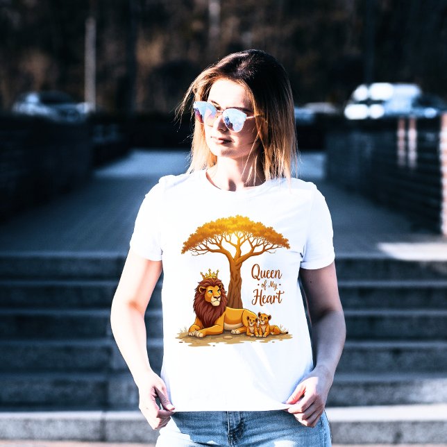"Lioness Queen Mom – Golden Crown of Love" T-Shirt (Creator Uploaded)