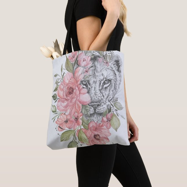 Lioness - Tote Bag (Close Up)