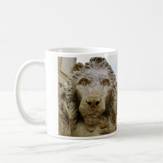 Lions des tasses de Massa - les curieuses
