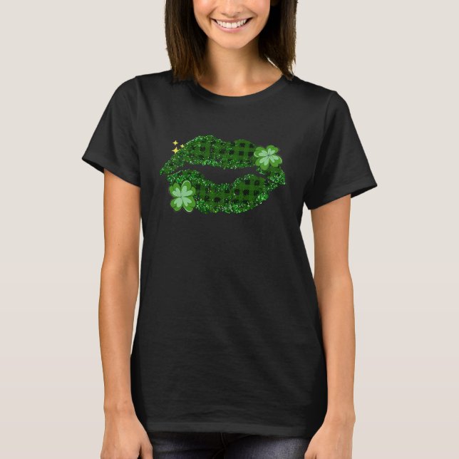 Lips Kiss Me I´m Irish Shamrock St Patricks Day Co T-Shirt (Front)