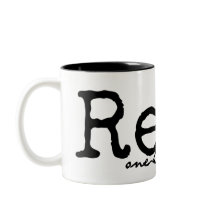 Lisez la tasse faite d'une main