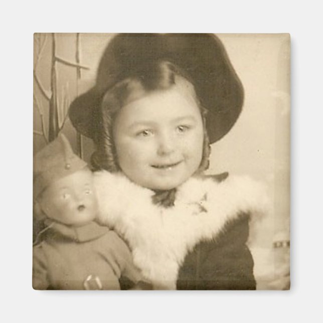 little girl with doll magnet (Front)