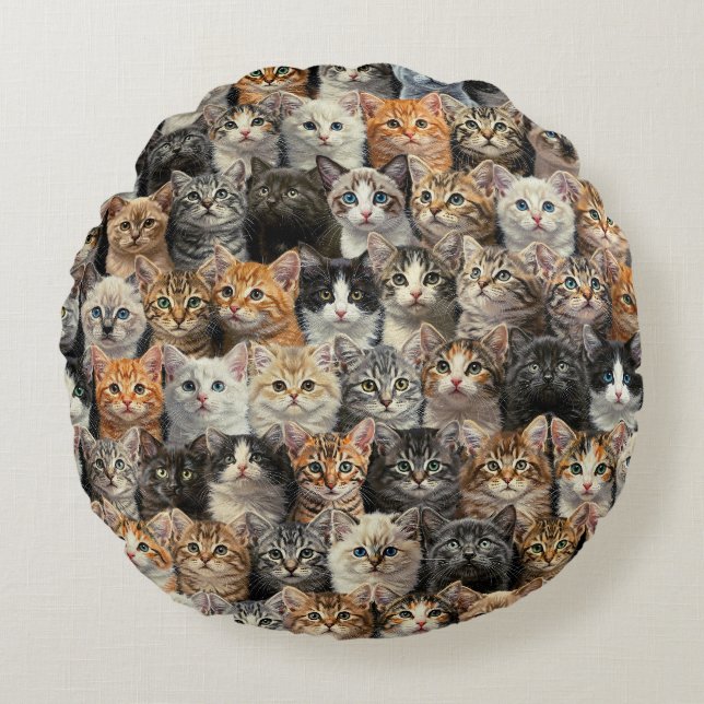 Little Kittens Parade  Round Pillow (Front)
