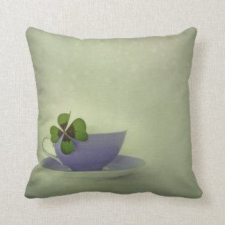 little luck throw pillow (Four leaf clover)