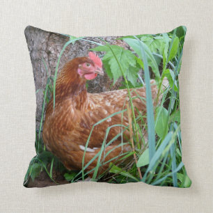 Little Red Hen in the Grass Throw Pillow