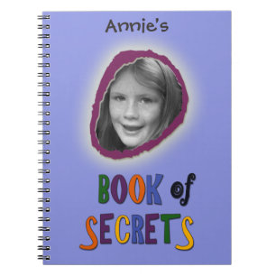 Livre bleu des secrets avec la photo faite sur