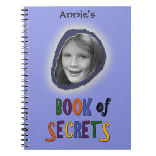 Livre bleu des secrets avec la photo faite sur