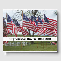 Drapeaux et croix Mémorial militaire