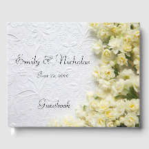 Fleurs de narcisse pâles sur texture