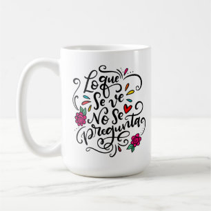 Lo Que Se Ve No Se Pregunta, hand drawn Coffee Mug