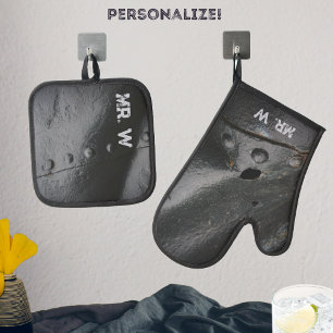 Loft style minimalist black metal oven mitt & pot holder set