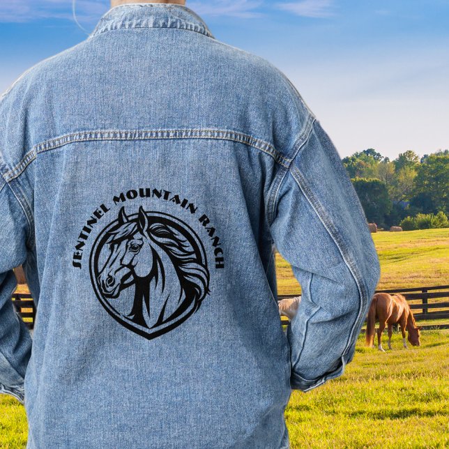 Logo du nom de la ferme du ranch de cheval personn (Créateur téléchargé)