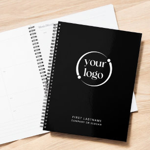 Logo professionnel simple et moderne sur noir