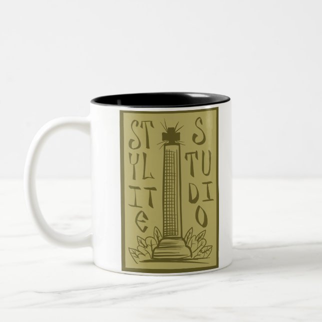 Logo StyliteStudio Brown sur une tasse (Gauche)