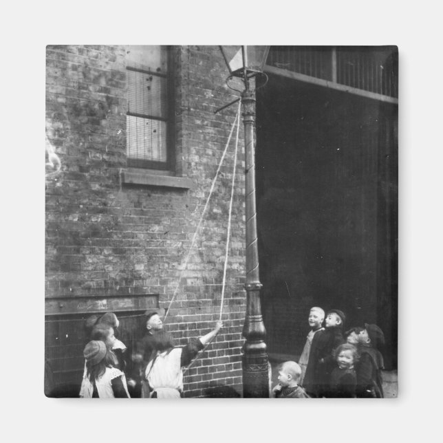London Slums, c.1900 Magnet (Front)
