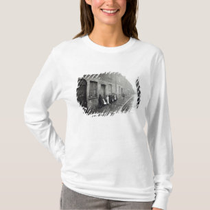 London Slums, c.1900 T-Shirt