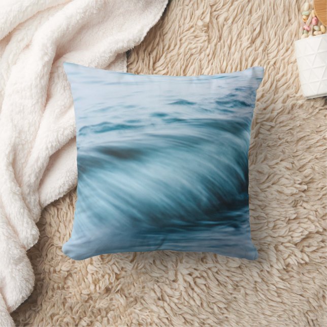 Long exposure waves throw pillow (Blanket)