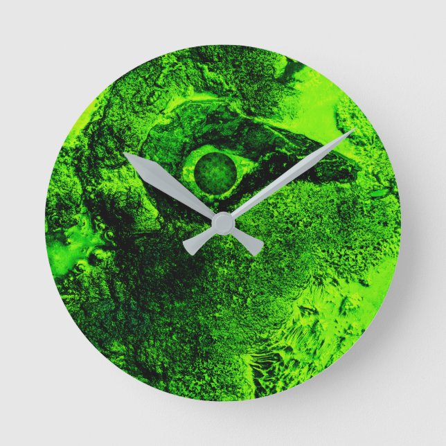 looking to green round clock (Front)