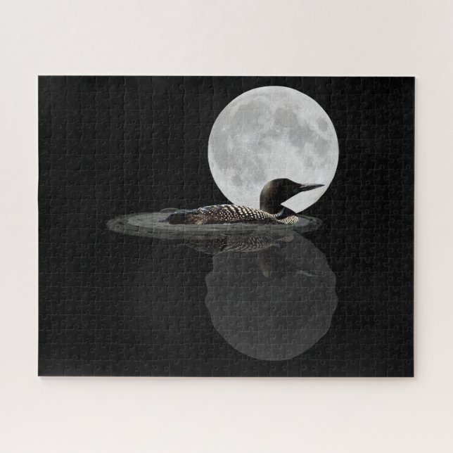 Loon Swims Dans Le Puzzle De La Lune (Horizontal)