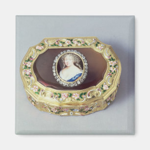 Louix XV oval snuff box Magnet