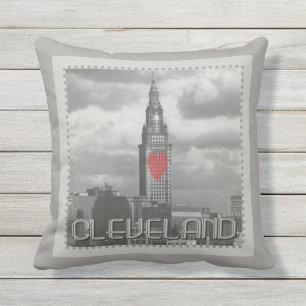 love CLEVELAND Throw Pillow