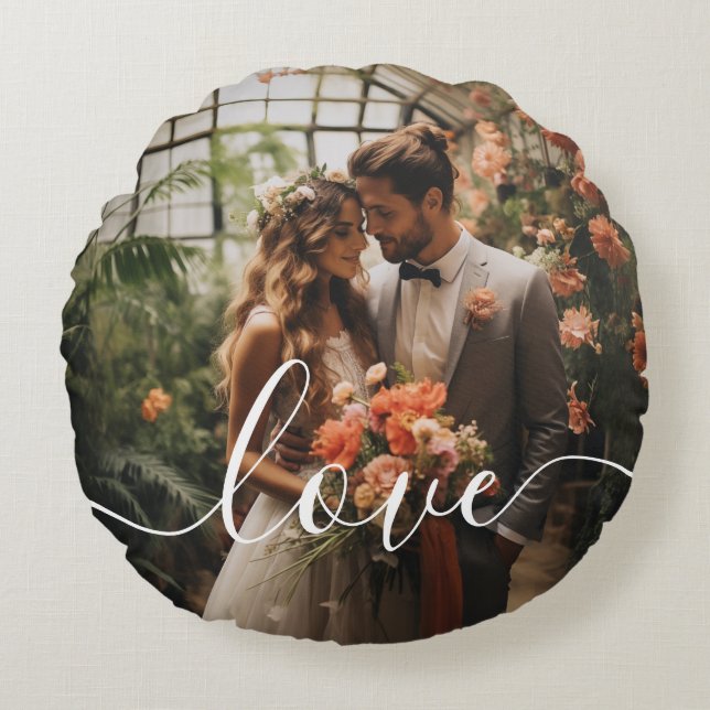 'Love' Custom couple photo Round Pillow (Front)