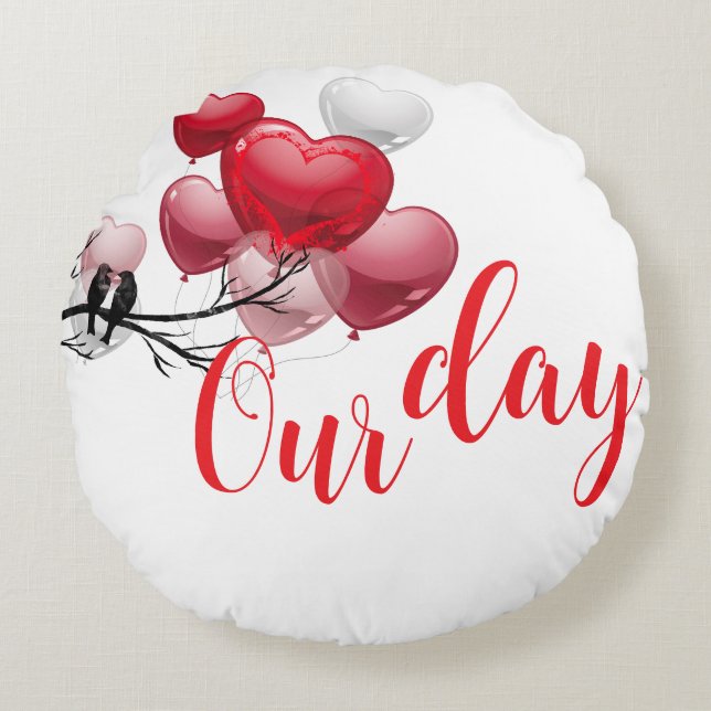 Love – Happy Valentine's Day Round Pillow (Front)