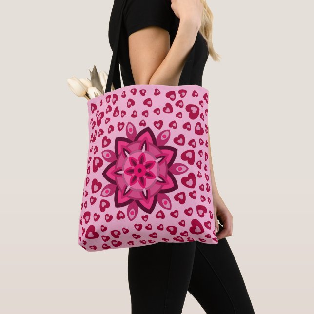 LOVE HEART ARTISTIC GIFT WOMEN , GIRLFRIEND TOTE BAG (Close Up)