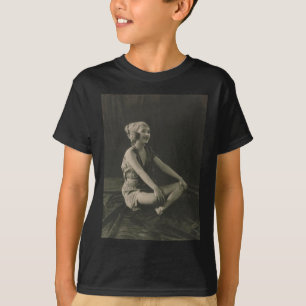 Love Sitting Cross Legs, Pretty Girl Pinup    T-Shirt