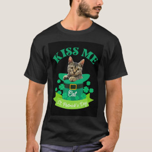Lucky Cat St Patrick S Day Kiss Me I M Pugrish T-Shirt