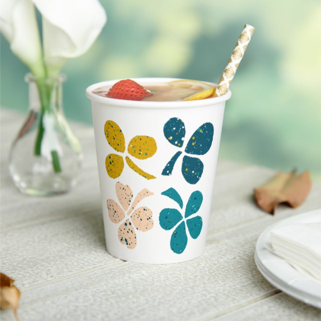 Lucky Clover Shamrock St Patrick`s day Paper Cups (Insitu)