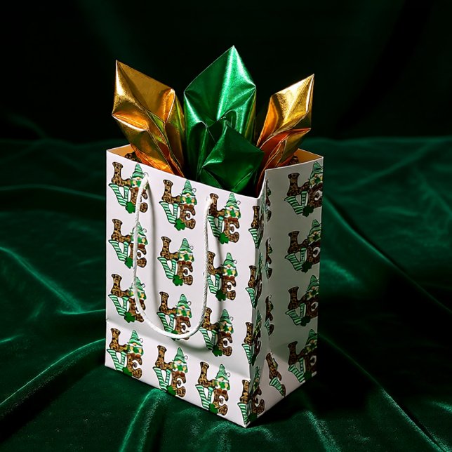 Lucky Love Gnome St. Patrick’s Day Medium Gift Bag (Lucky Love Gnome St. Patrick’s Day Medium Gift Bag)