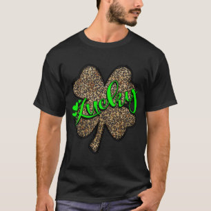 Lucky Mama St Patricks St Patty's Day Mom Outfit T-Shirt