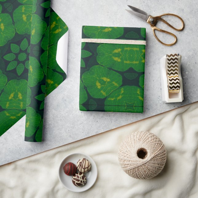 Lucky Wrap Green Irish Clover Pattern No3 Wrapping Paper (Crafts)