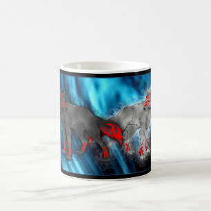 Lumière contre la tasse foncée de loup