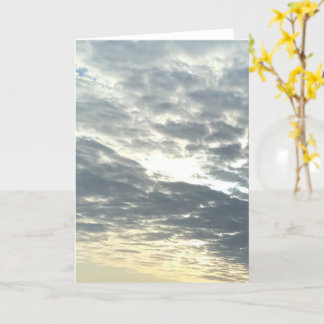 Lumière du soleil à travers la carte Nuages