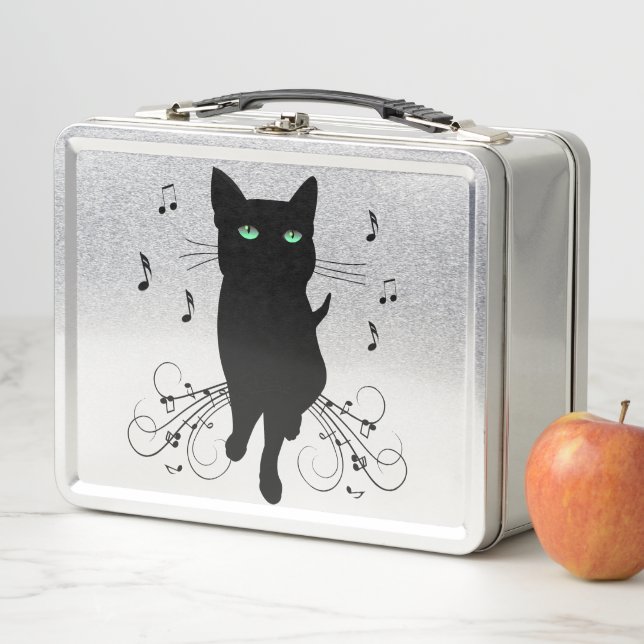 Lunch Box Black Cat Surrounded by Whispering Notes of Music (En situation)