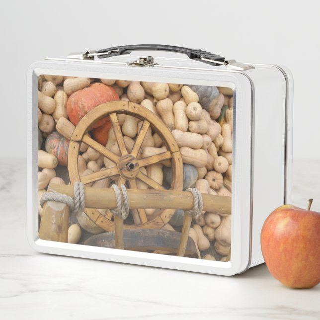 Lunch Box Citrouilles et Roue de la charrette rurale en bois (En situation)