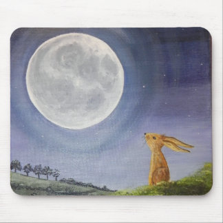 Lune regardant le tapis fixement de souris de