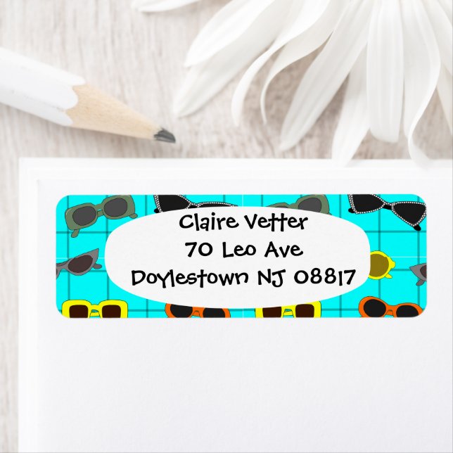 Lunettes de soleil modernes du milieu du siècle (En situation)