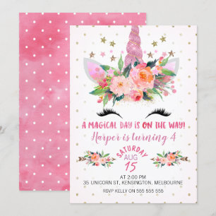 L'Unicorne rose fait face à une invitation d'anniv