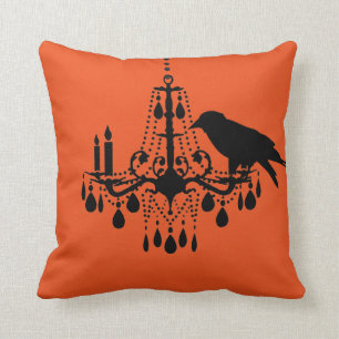 Lustre de Halloween et coussin oranges de Raven