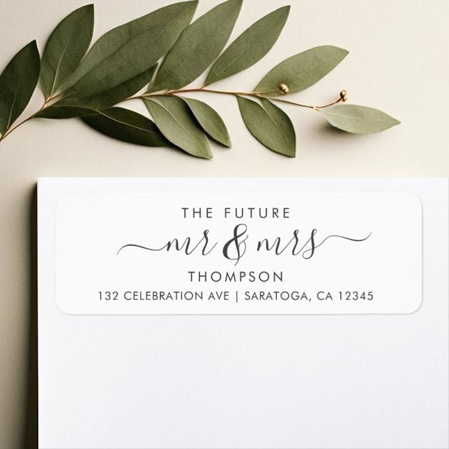 Luxe Elegant Future MR et MRS Script Moderne (Future Mr and Mrs dress labels: timeless charm and elegance in trendy script for  wedding stationery)